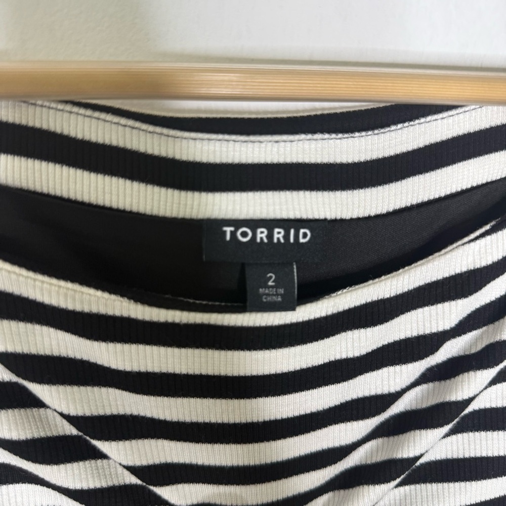 Torrid Black & White Striped Ruched Midi Dress – Size 2 (18/20) 2X - Picture 5 of 6